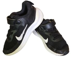 Nike Revolution 7 Kids' Sneakers -- Size 9C - Black & White Hook & Loop Closure
